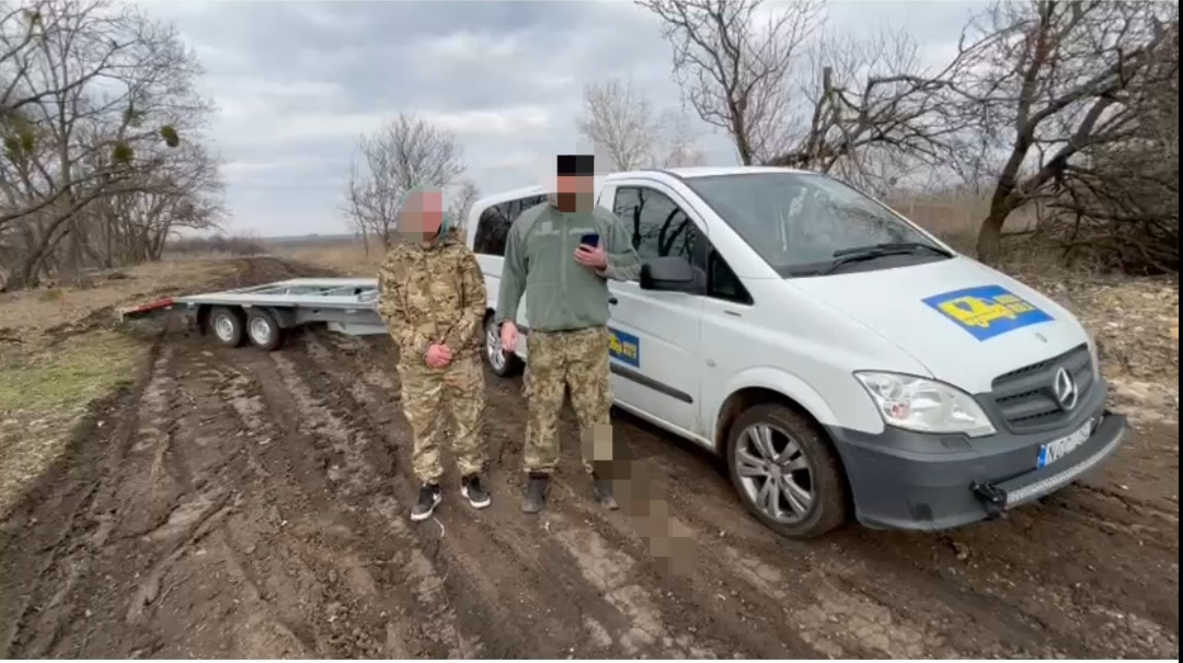 Minibus for service members